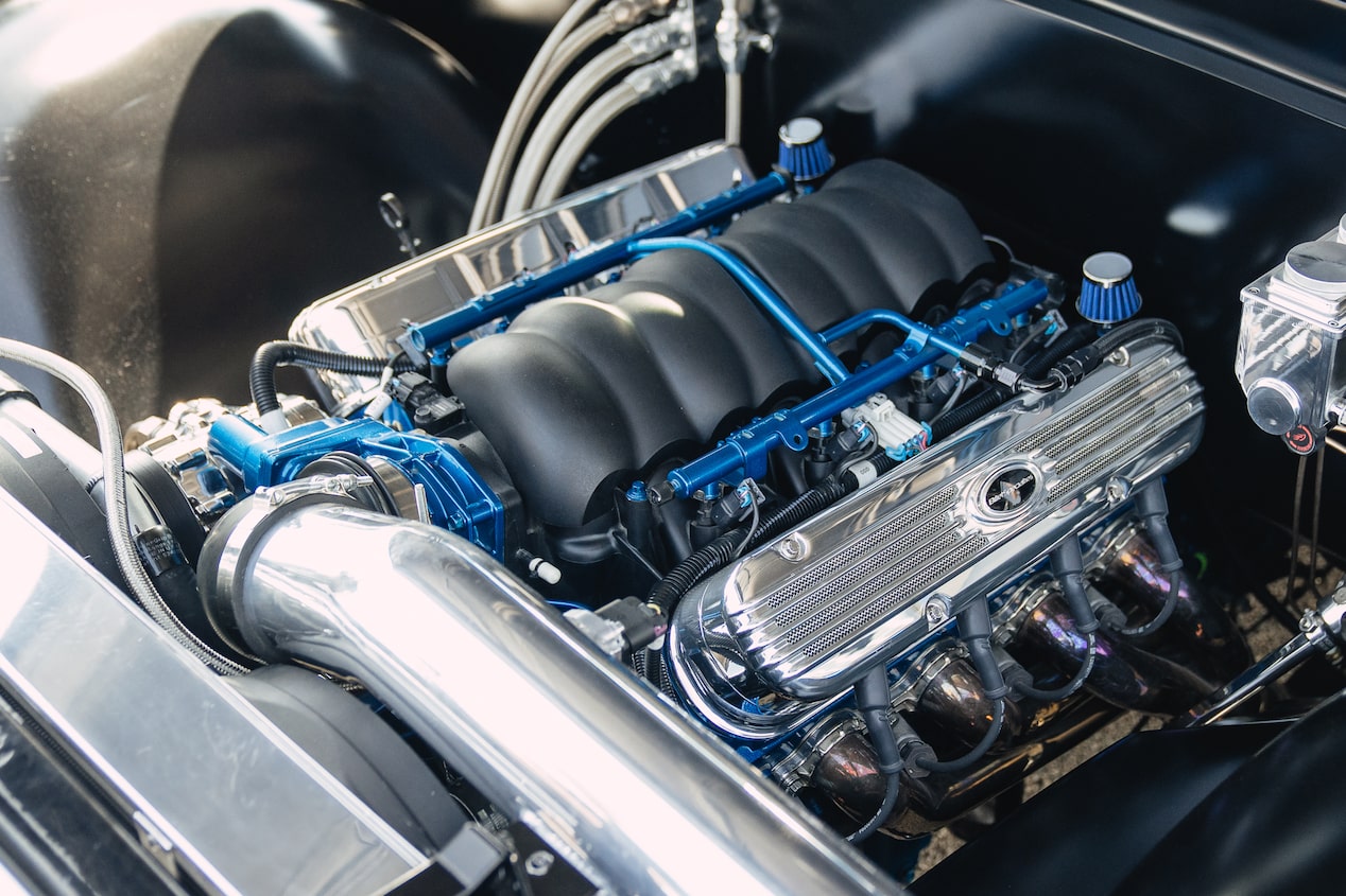 Vista aérea en primer plano de un motor LS376/525 en una C10 Bruzer 1972