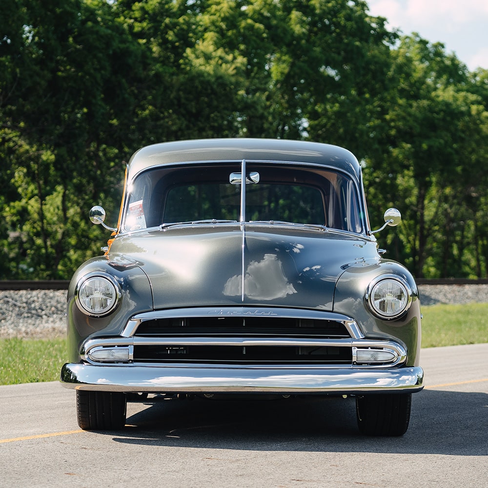 Vista delantera de una Chevy Deluxe Wagon 1952