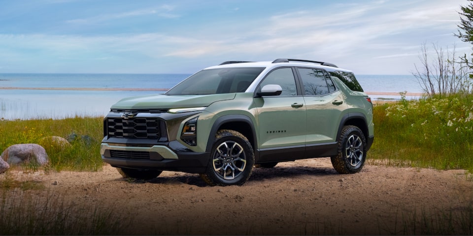 Vehículo Chevy circulando en condiciones todoterreno