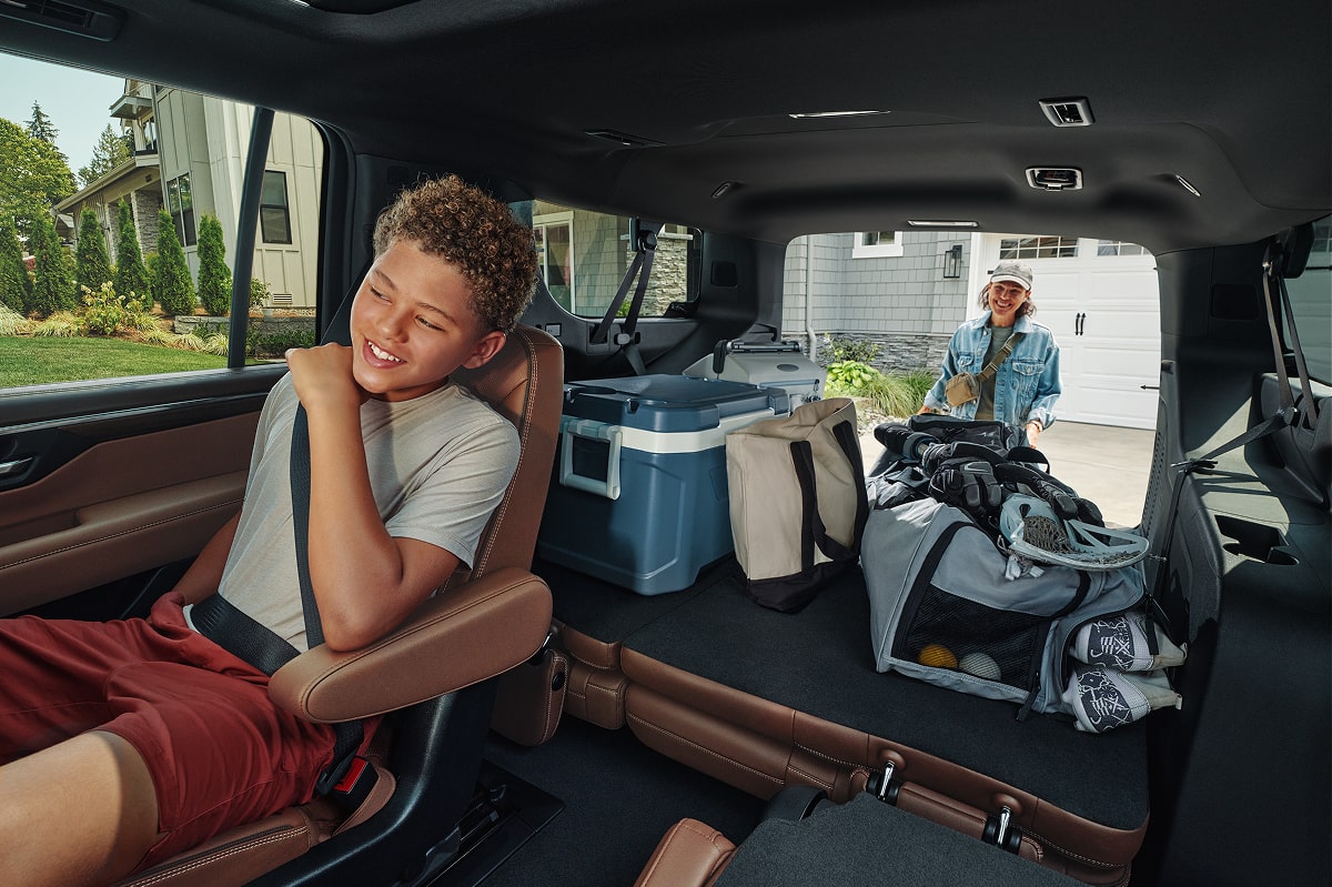 Suburban High Country in Jet Black/Mocha interior