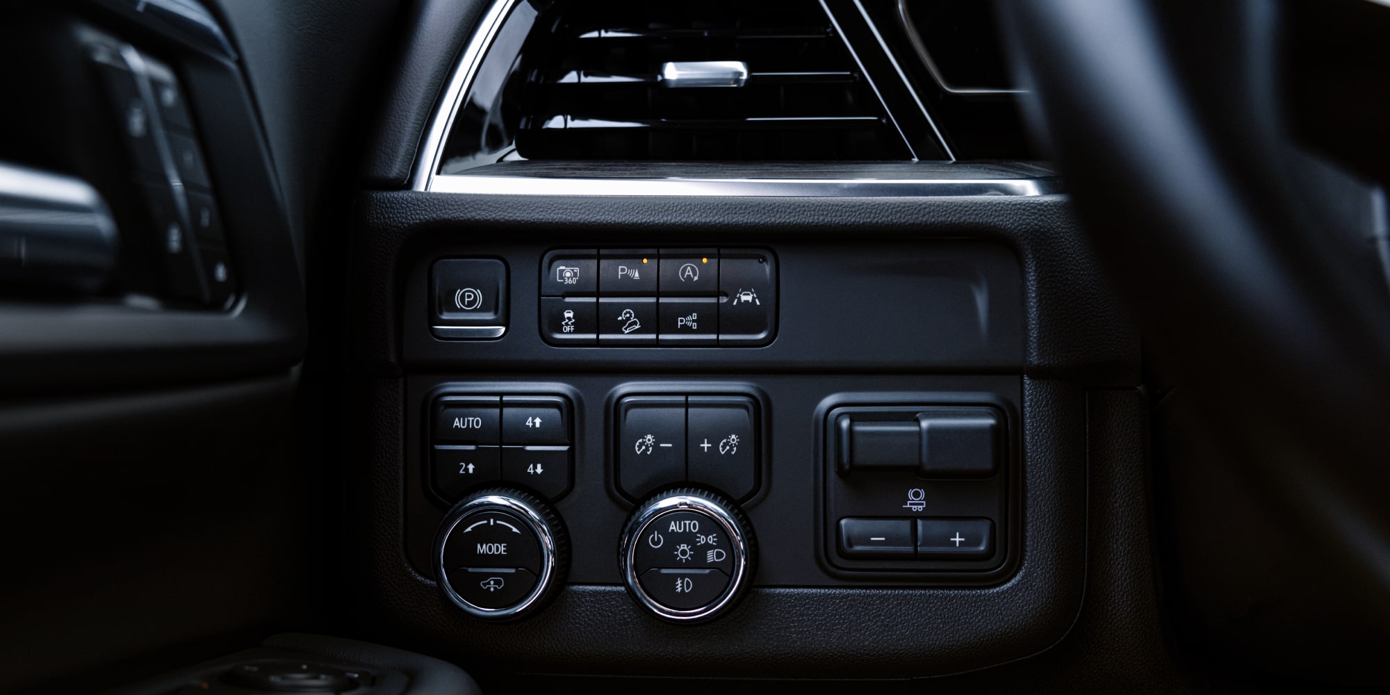 Tahoe Z71 shown in Gideon/Very Dark Atmosphere interior