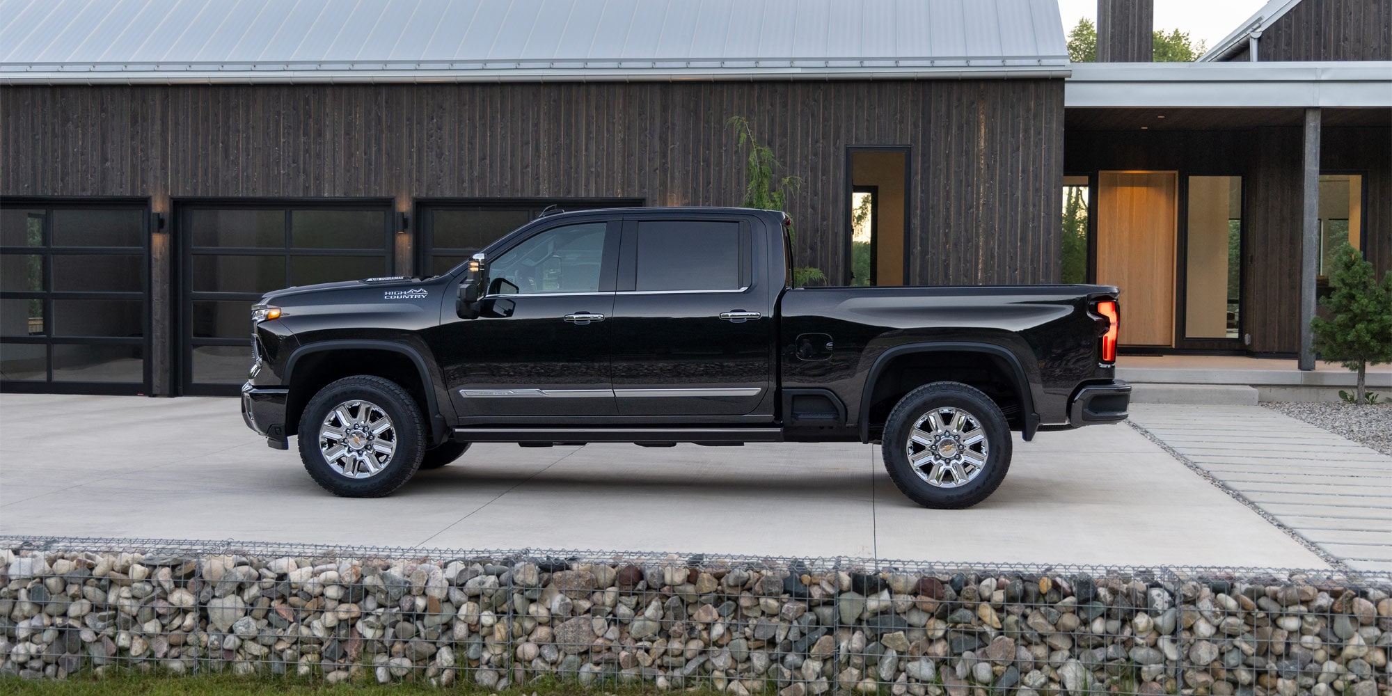 Silverado 2500 HD in Black with available features shown.