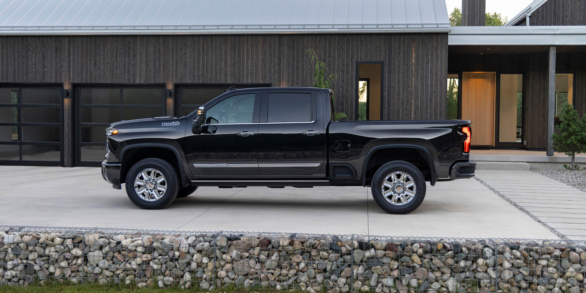 Silverado 2500 HD in Black with available features shown.