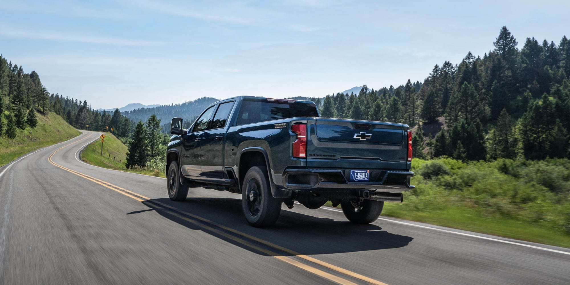 Chevrolet Silverado HD 2027, вид сзади три четверти