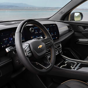 Interior View of the Chevrolet Traverse High Country Featuring a Multi-Screen Digital Cockpit, Leather-Appointed Seating, and Center Console With Integrated Touchscreen Controls.