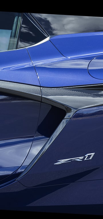 Vista lateral de un Chevy Corvette ZR1 azul