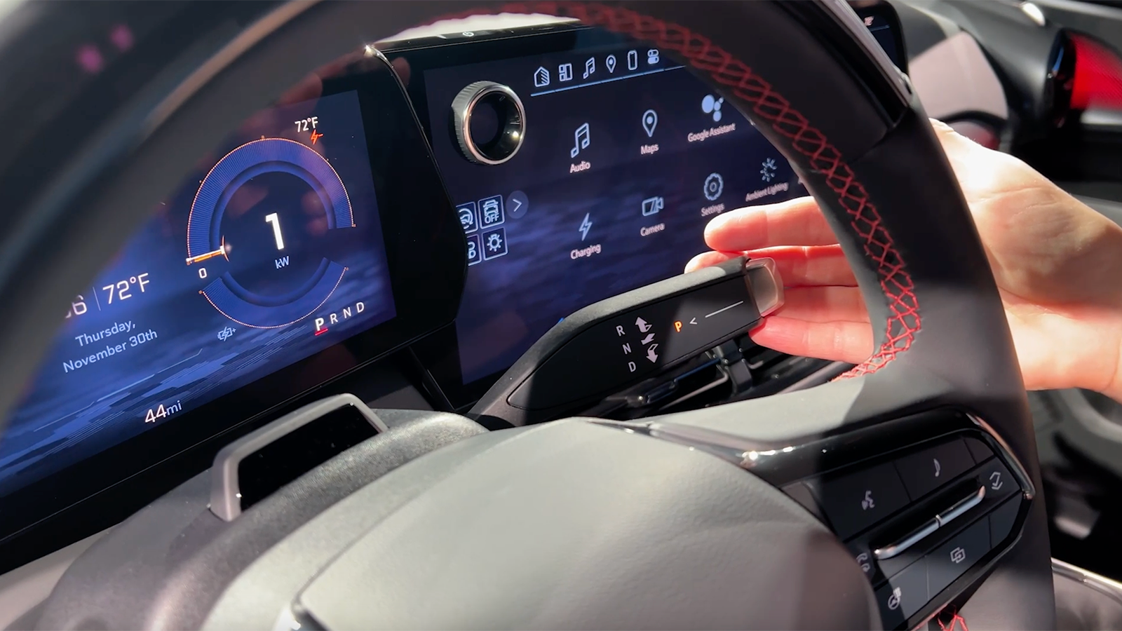 Palanca de cambios de precisión en el volante de la Equinox EV 2024