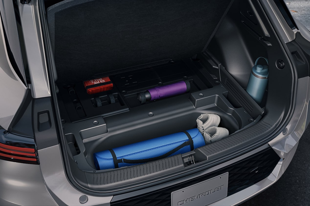 Compartimentos de almacenamiento ocultos dentro de la cajuela del Chevy Equinox EV