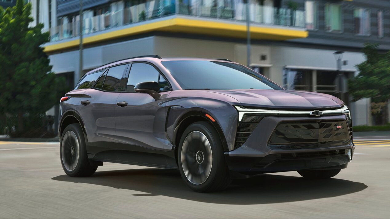Imagen de vista delantera de 3/4 de la Chevrolet Blazer EV RS 2024