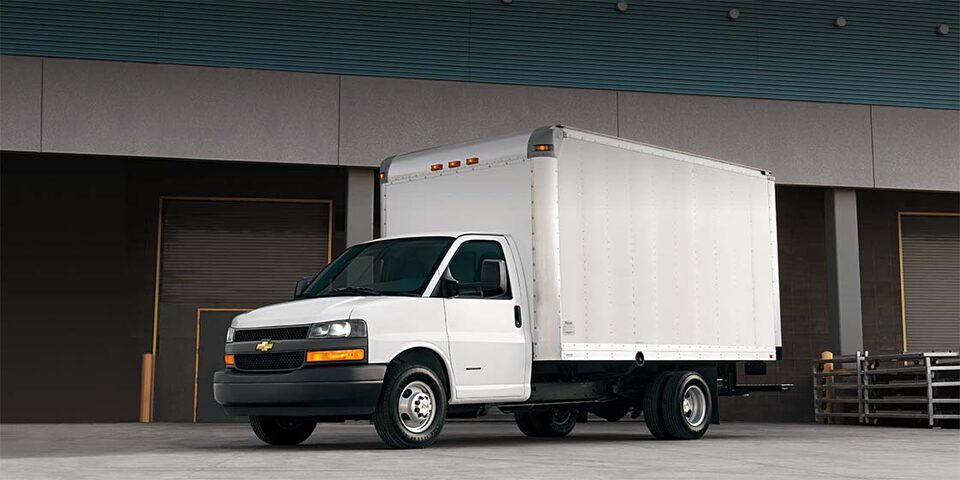 Chevy Express Cutaway Van 2023: Perfil lateral