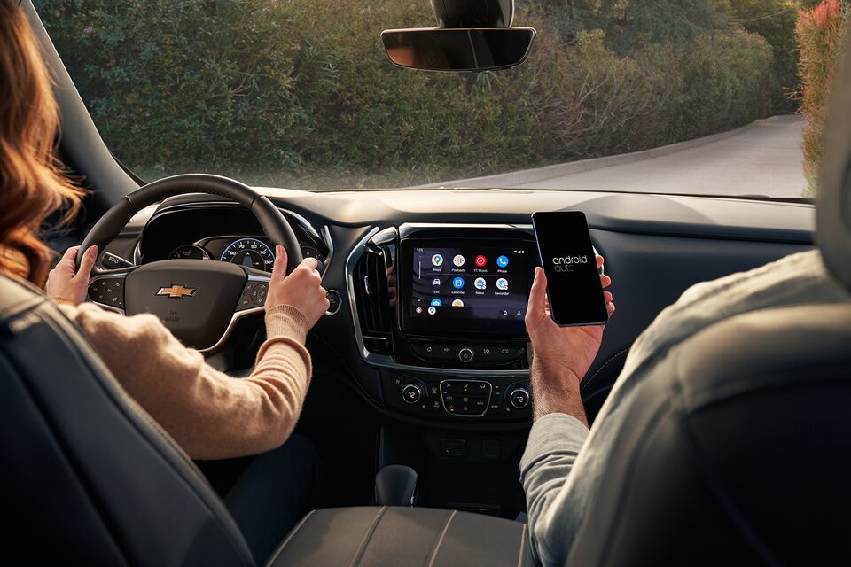 2023 Chevrolet Traverse Mid Size SUV Interior Infotainment System with Android Auto