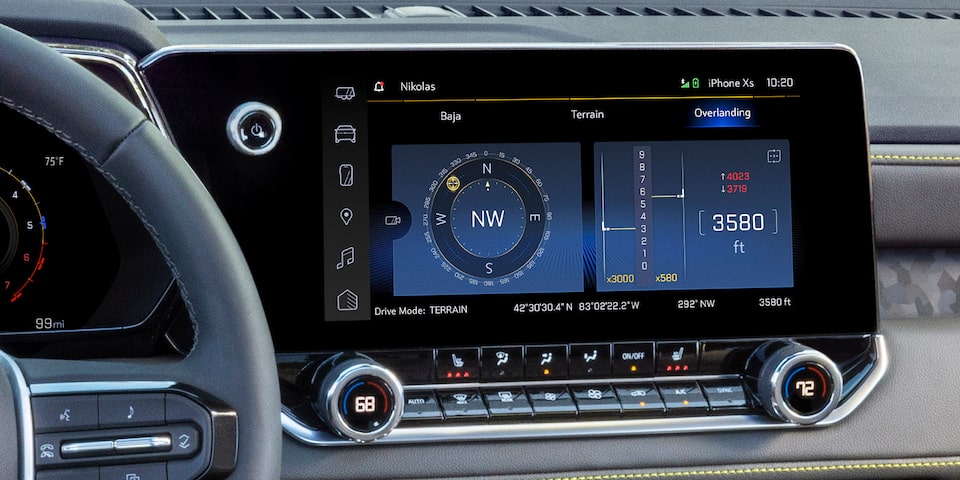 A Colorado Owner Changes the Performance Settings on the Infotainment System