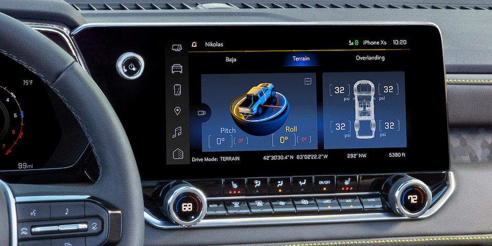 A Colorado Owner Changes the Performance Settings on the Infotainment System