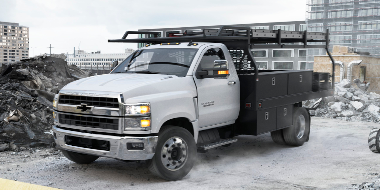Silverado 4500 HD con cabina regular y mejora de carrocería para servicios