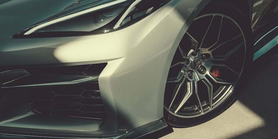 The Sleek Wide Wheel and Tires Design of the 2024 Corvette Stingray