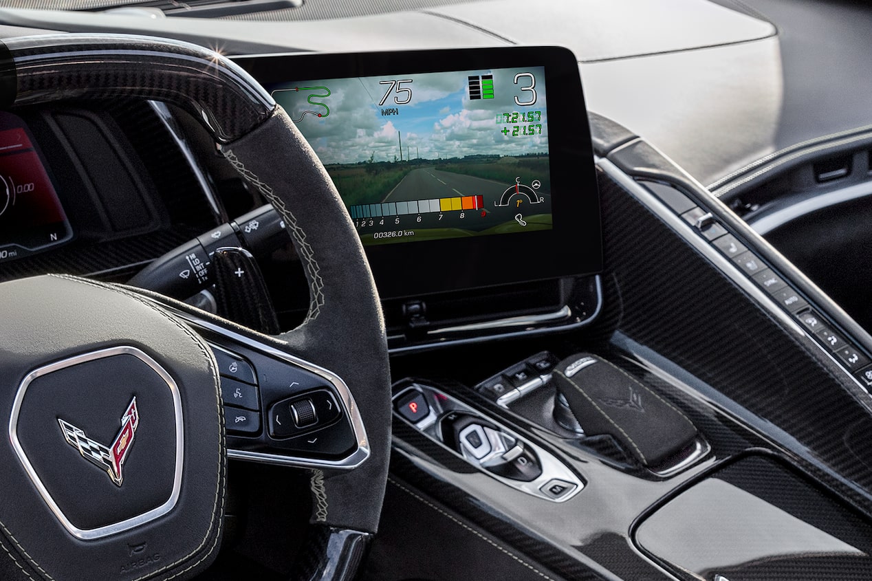 El inmenso centro de infoentretenimiento centrado en el conductor del Corvette Z06