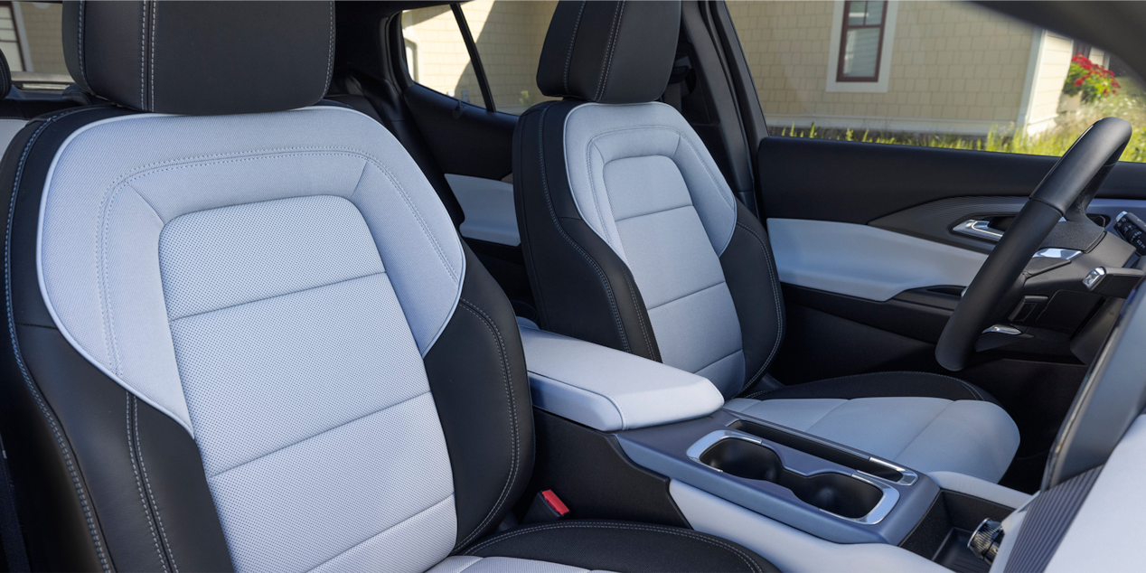 the front interior of an suv