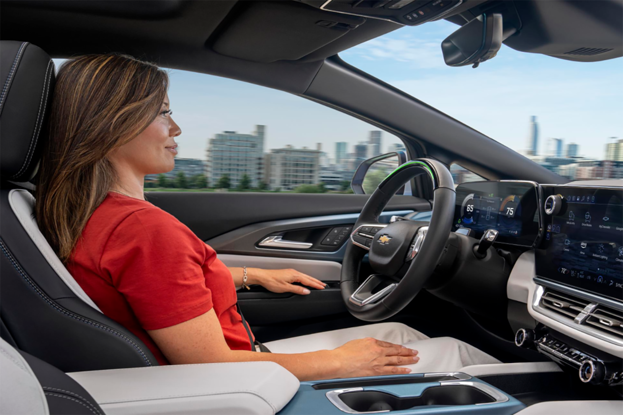 Vista del lado del copiloto del interior de la Chevy Equinox EV 2024