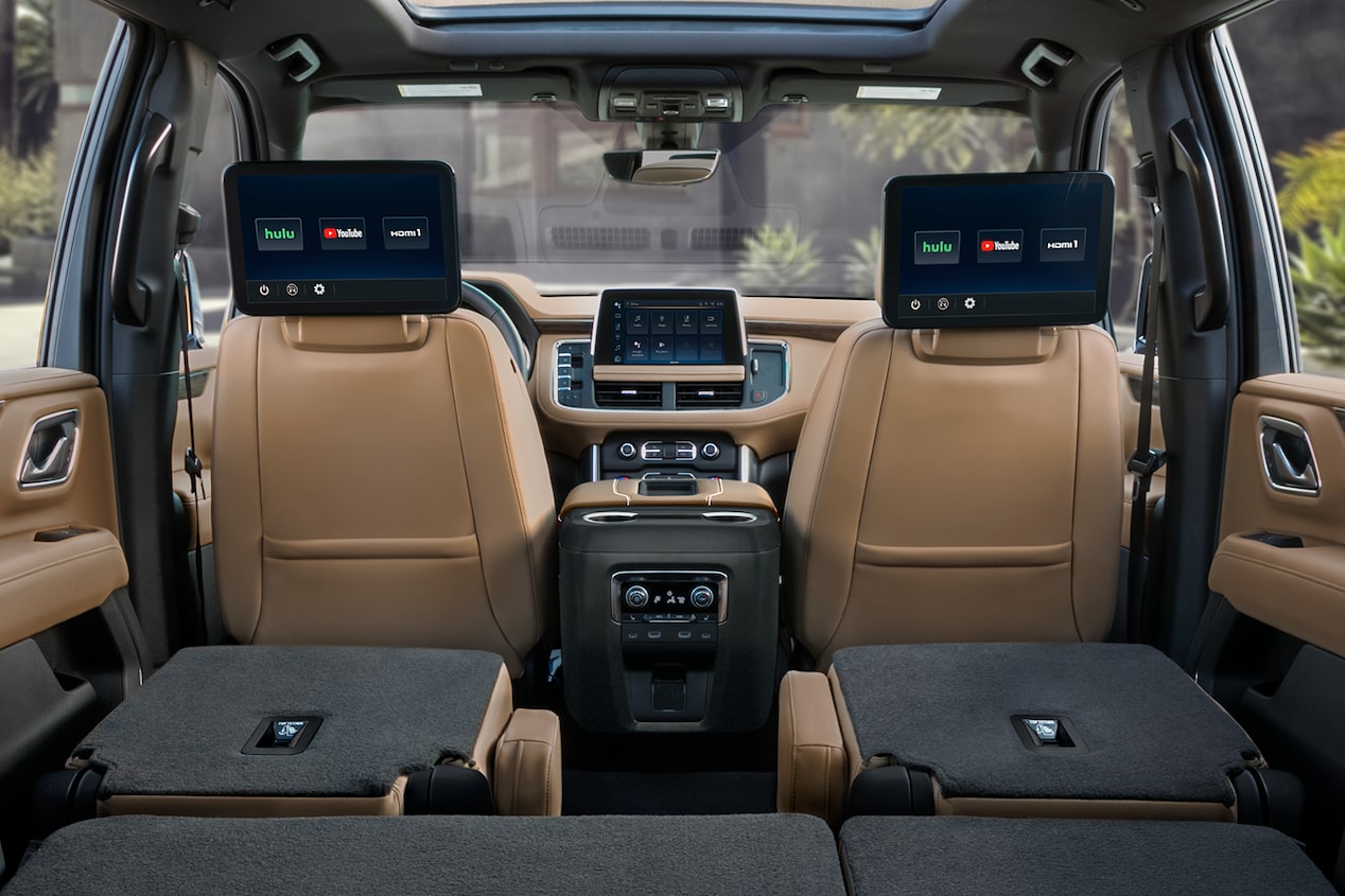 El espacioso volumen de carga de la Chevy Suburban modelo 24