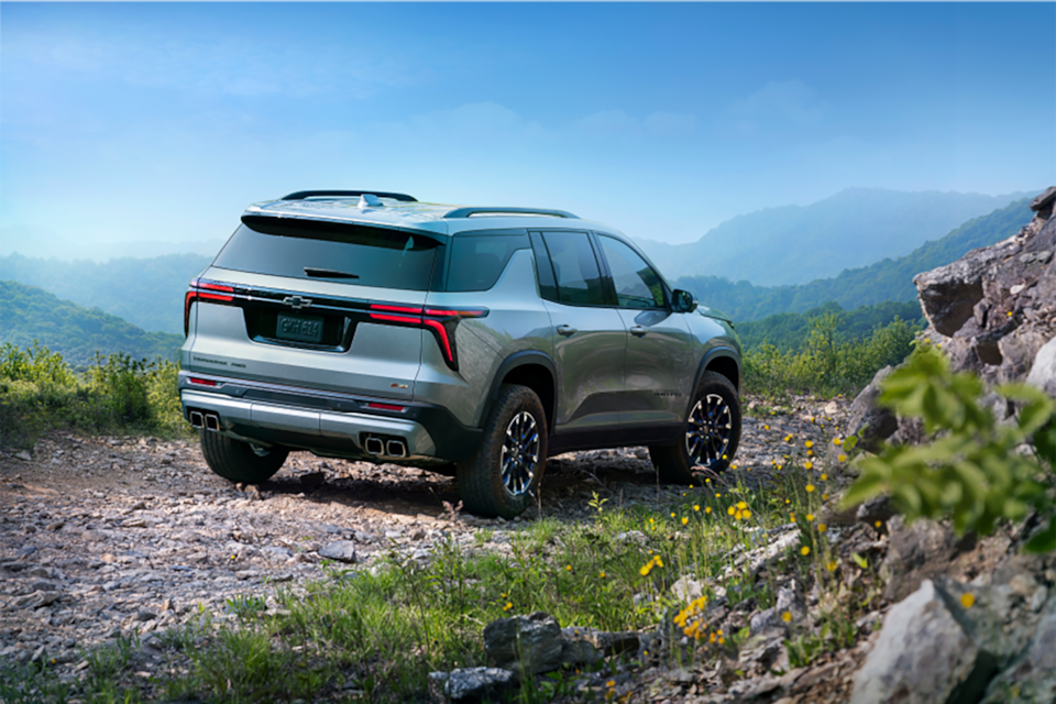 2024 Chevrolet Traverse Mid-Size SUV Driving in the Mountains