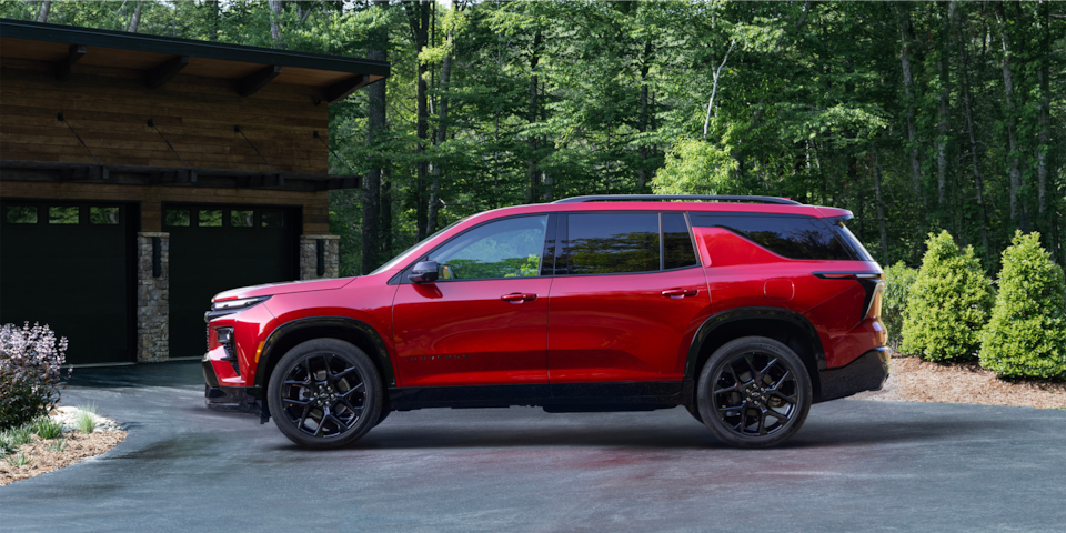 2024 Chevrolet Traverse Exterior Profile View Parked in a Driveway