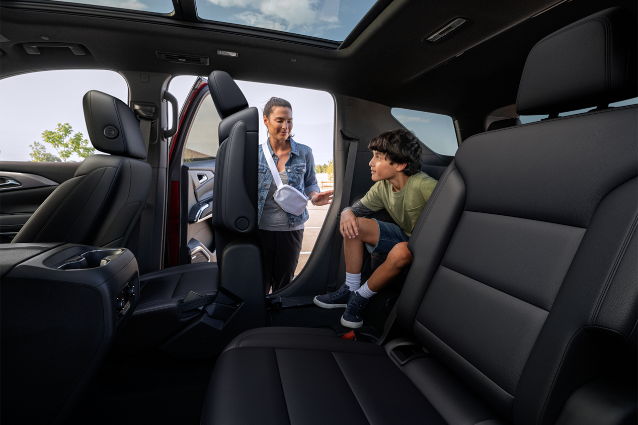 Asientos de la tercera fila en el interior de la Chevy Traverse 2024