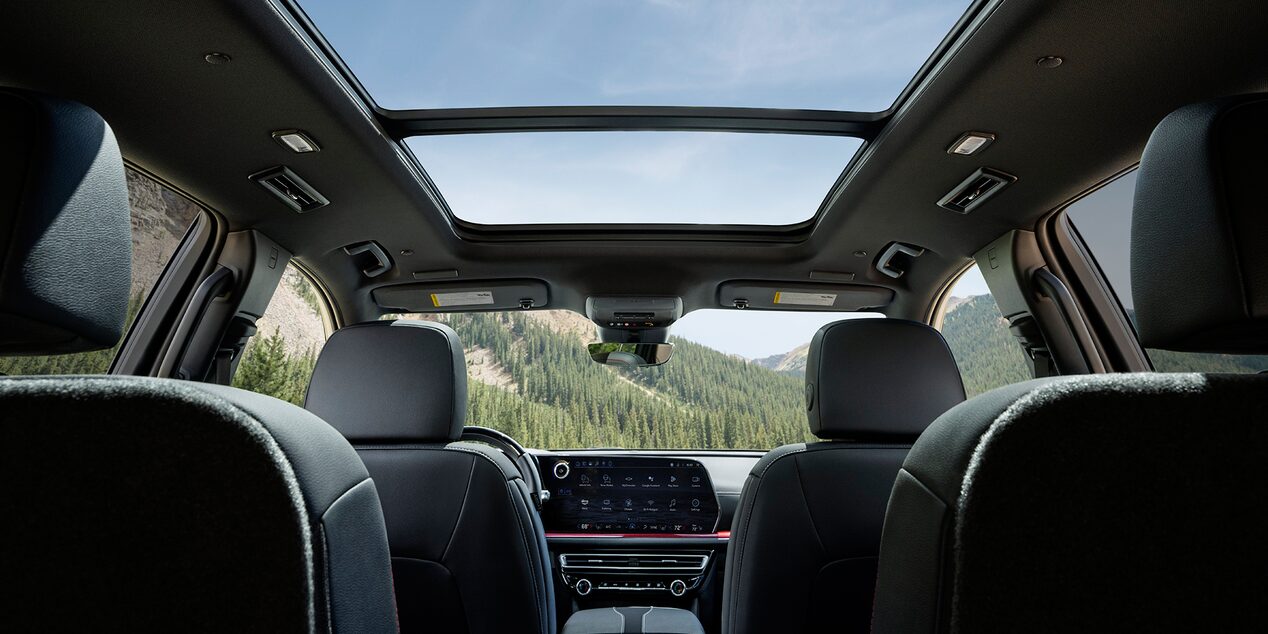 Techo corredizo panorámico en el interior de la Chevy Traverse 2024