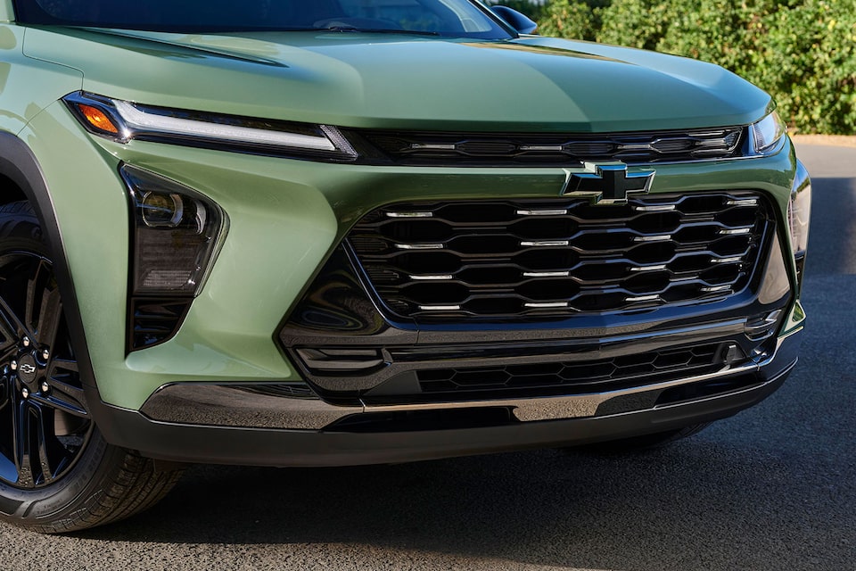 Detailed Front-End View of Chevy 2024 Trax