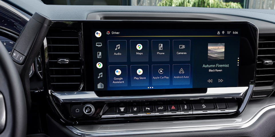 The Massive & Technologically Advanced Infotainment System of the 2024 Silverado HD
