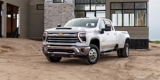 Front 3/4 View of Summit White 2024 Silverado HD on Job Site