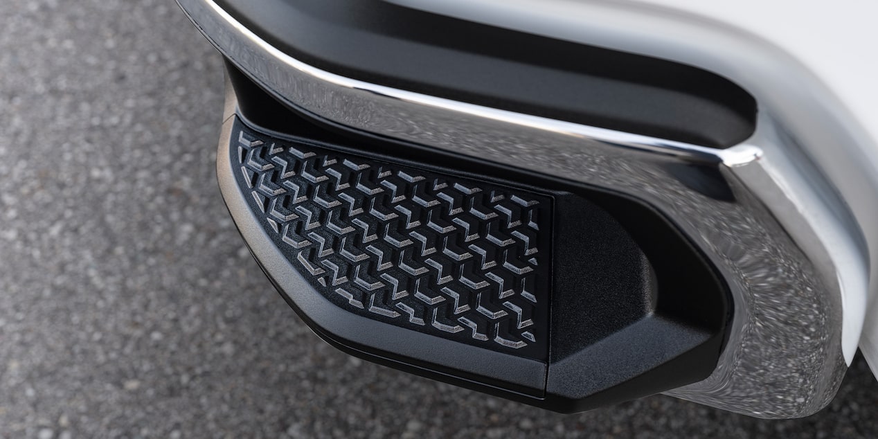 Corner Step on 2024 Silverado HD