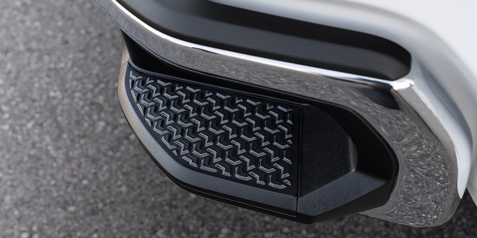 Corner Step on 2024 Silverado HD