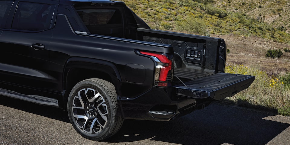 2024 Chevrolet Silverado EV Gallery Bed Overview Image