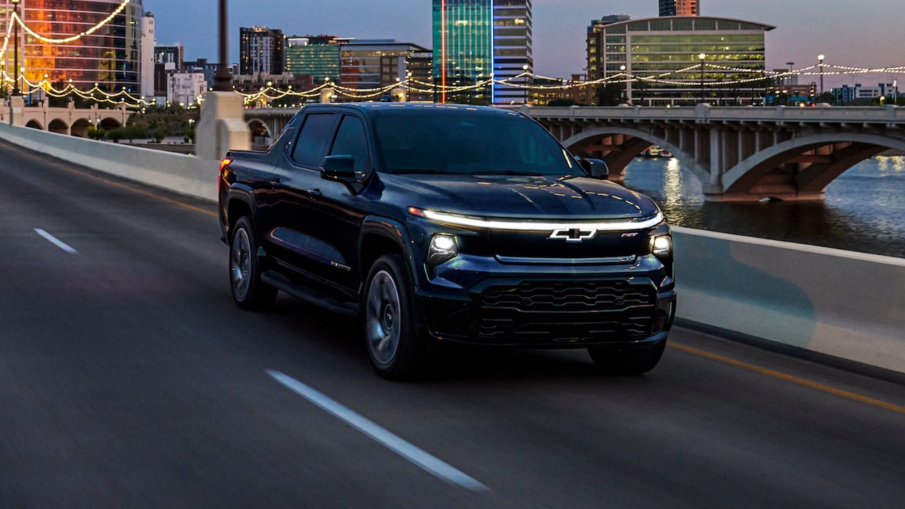 Silverado EV 2024 en la ciudad
