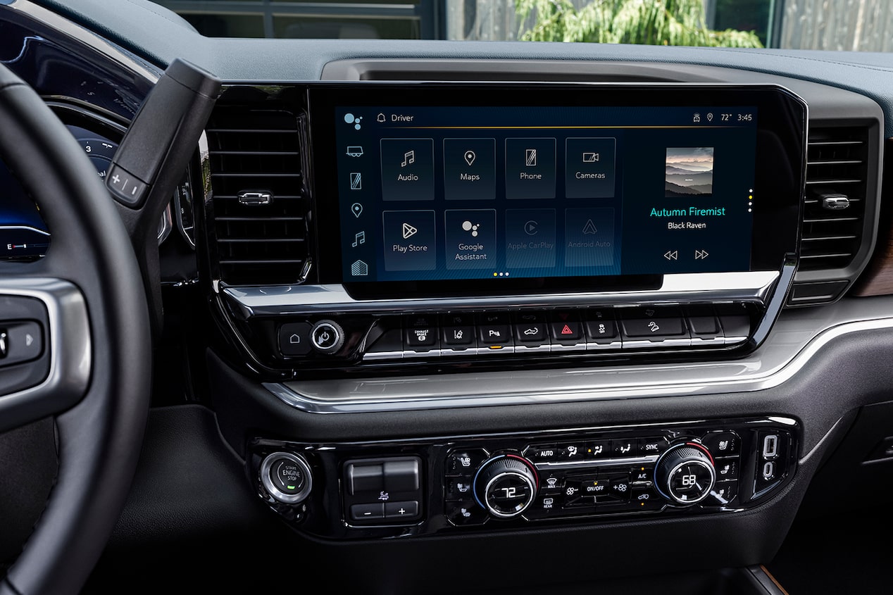 2024 Chevrolet Silverado Interior View of Infotainment System