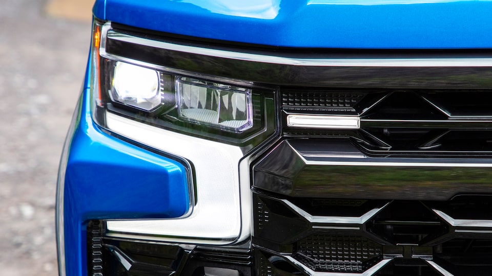 The Intelllibeam Headlamps of the 2024 Silverado