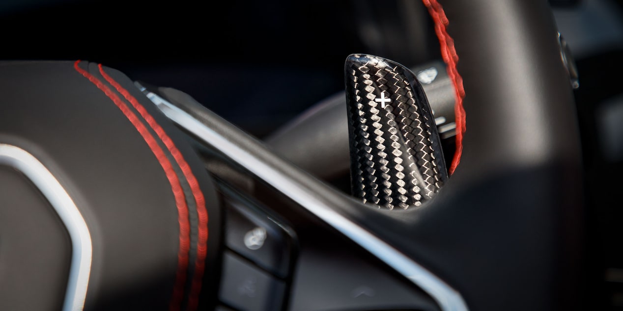 Primer plano de la palanca de cambios del Chevy Corvette Z06