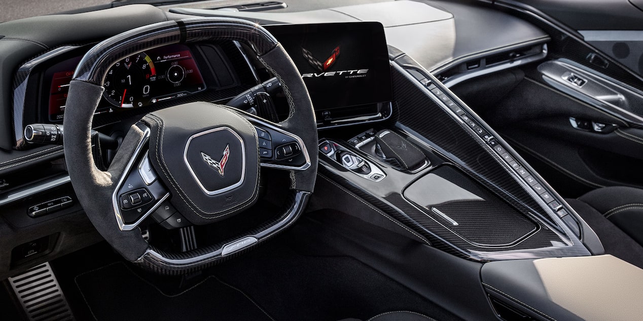 Vista del asiento del conductor del volante y tablero de un Chevy Corvette Z06