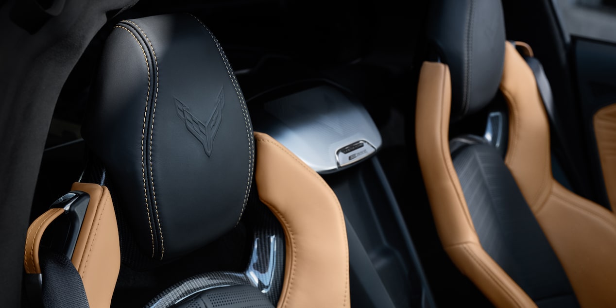 Vista de cerca de los asientos en el interior del Chevy Corvette E-Ray