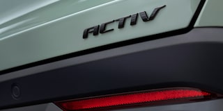 Primer plano del emblema de Activ en la Chevy Equinox 2025