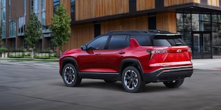 Chevy Equinox 2025 circulando por una zona del centro
