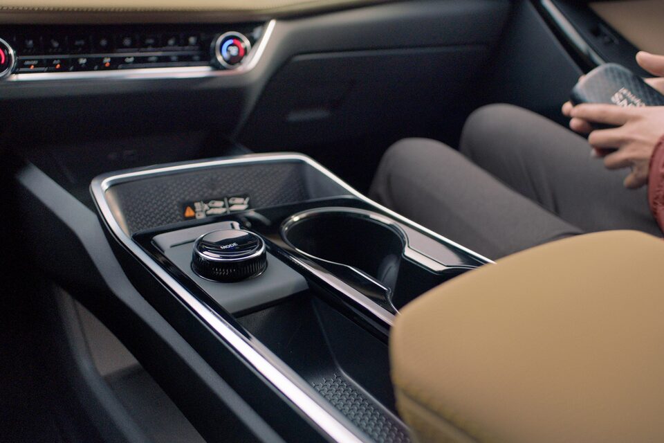 Center Console with Pass-Through on 2025 Chevy Equinox