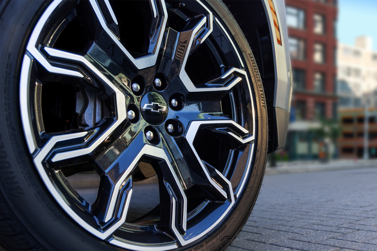 Close-up of a Wheel on the 2025 Chevrolet Suburban SUV