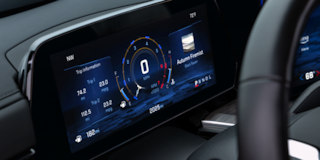 Vista en primer plano de odómetro de SUV Chevrolet Tahoe 2025