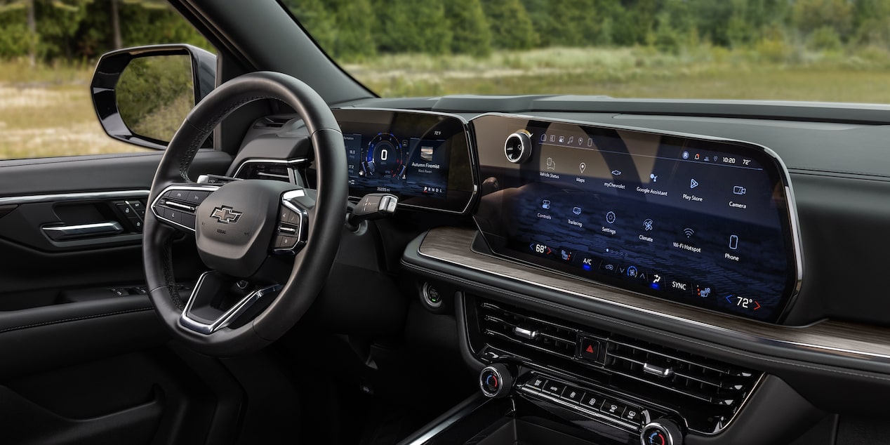 Passenger View of the Steering Wheel and Infotainment System in the 2025 Chevrolet Tahoe SUV