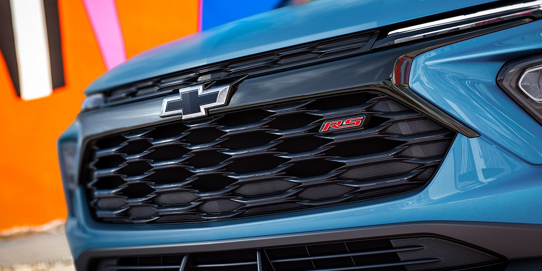 RS Badging on the Front Grille of the 2025 Chevy Trailblazer