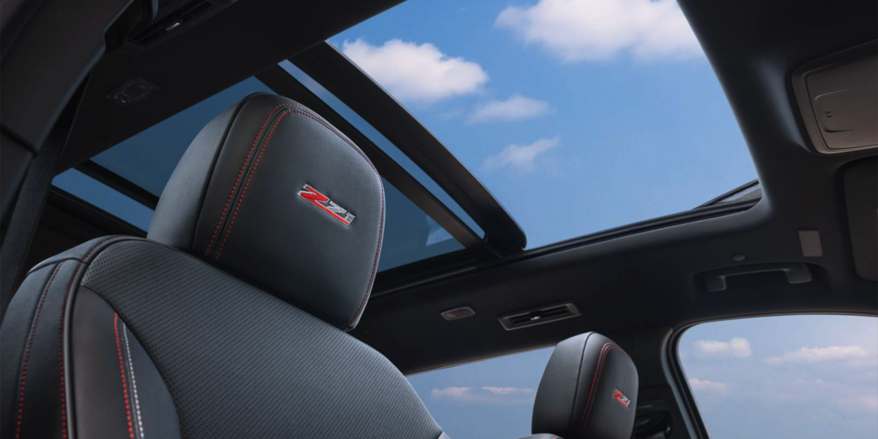 Front Passenger View of the Panoramic Sunroof in a 2025 Chevy Traverse