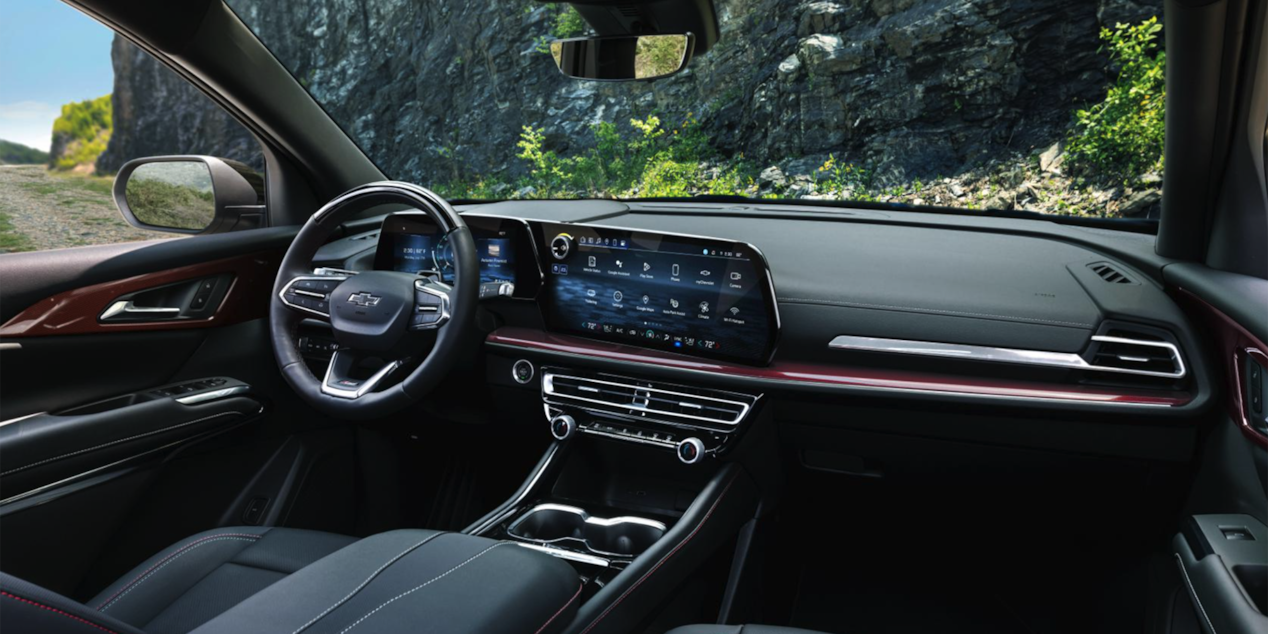 Full Frontal View of the 2025 Chevy Traverse Interior