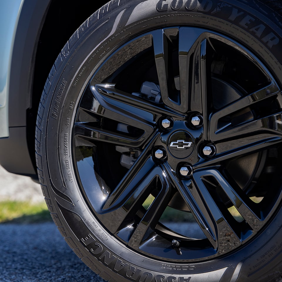 2025 Trax Compact SUV Chevrolet