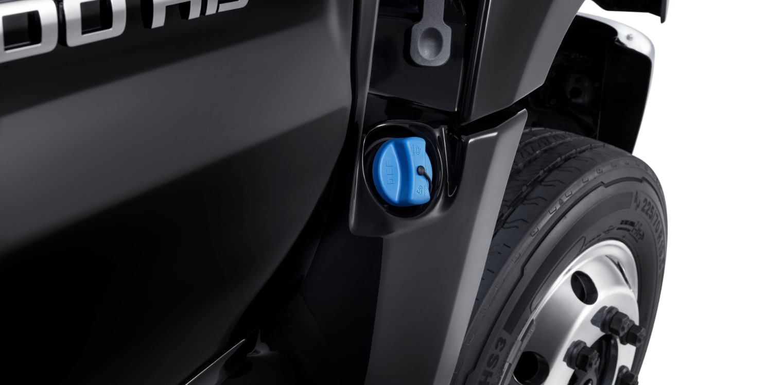 La Chevy Silverado de carga media y chasis con cabina 2026 con el depósito de fluido de escape diesel